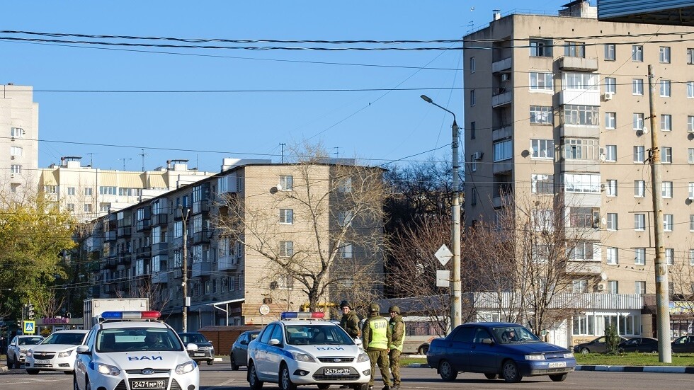 مأساة في مدينة روسية.. أم تقتل ابنتها وابنها وتنتحر والشرطة تحقق