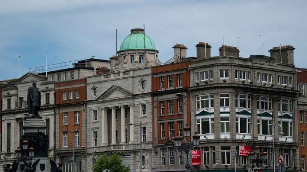 احتجاج في دبلن على الإغلاق ينتهي بصدامات مع الشرطة