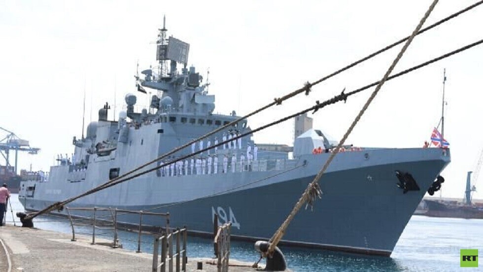 فرقاطة "الأميرال غريغوروفيتش" الروسية ترسو بميناء بورتسودان (فيديو+صور)