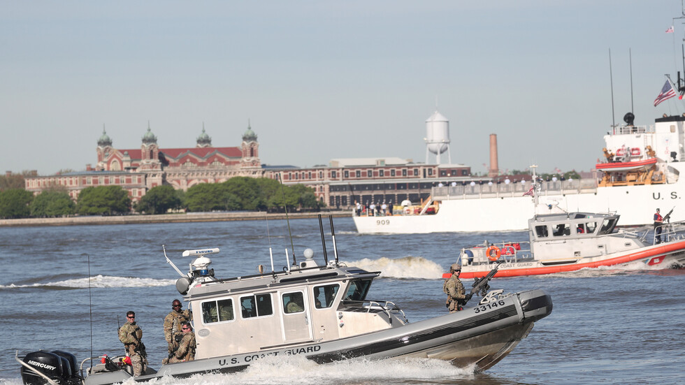 خفر السواحل الأمريكي ينقذ طيارين تخليا عن طائرتهما التي تعطلت قبالة سواحل هاواي