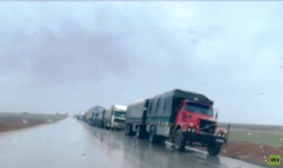 سوريا.. 80 شاحنة محملة بالمساعدات الإنسانية عالقة غربي مدينة القامشلي (فيديو)