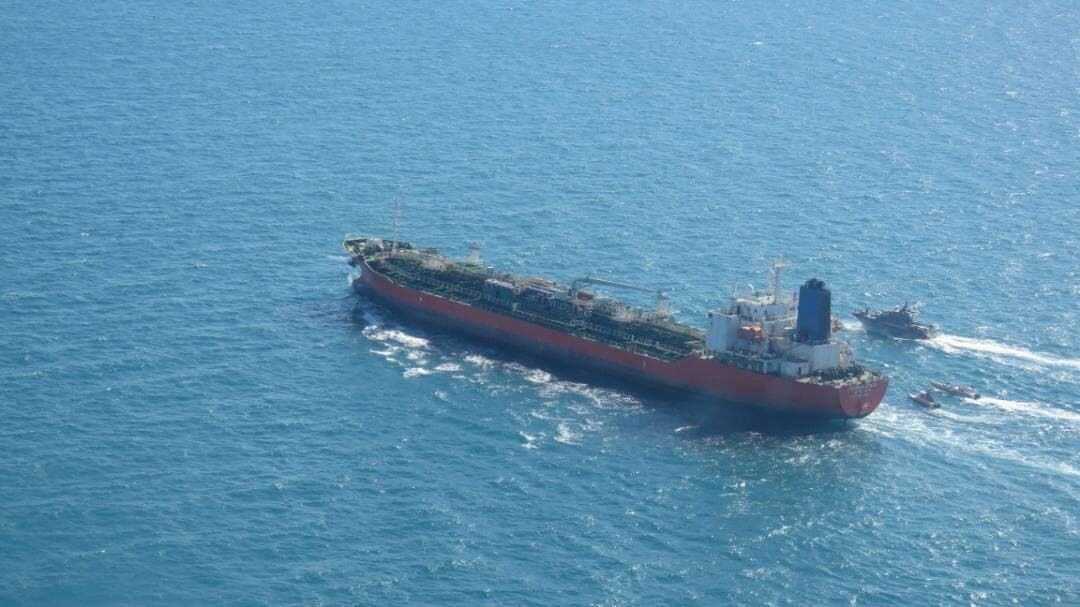 إيران تسمح لطاقم السفينة الكورية الجنوبية المحتجزة بالمغادرة