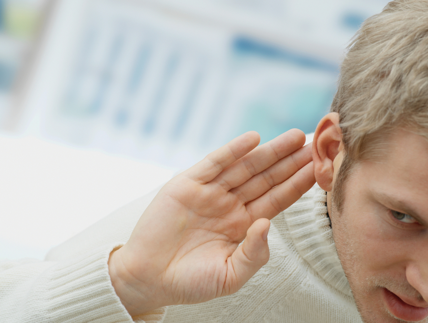 مشروب شائع يمكن أن يقلل من خطر فقدان السمع لدى الرجال دون النساء