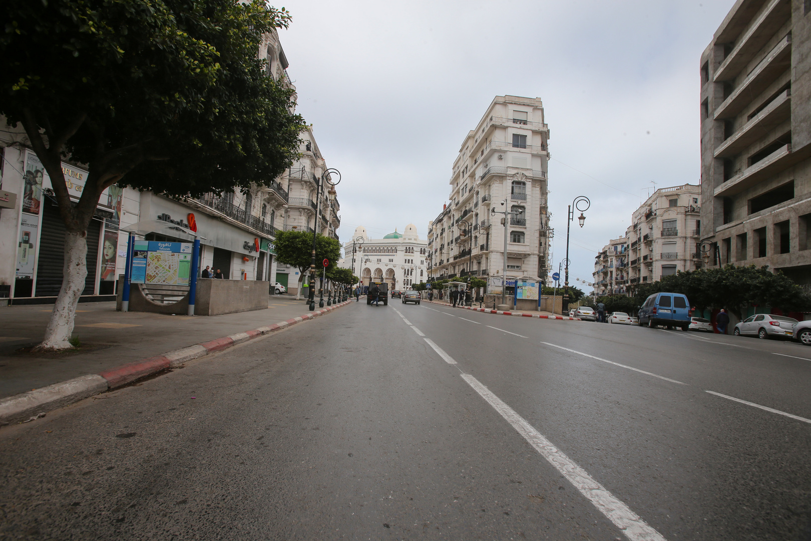 شارع ديدوش مراد وسط مدينة الجزائر.