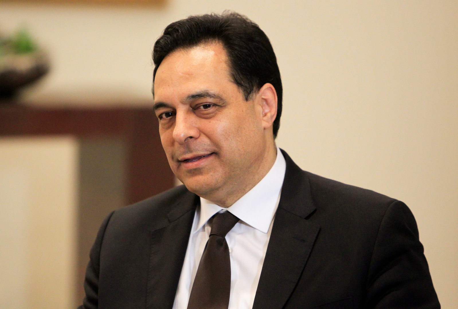 رئيس الحكومة اللبناني: لو عدت سنة إلى الوراء، لخيرت الطبقة السياسية بيني وبين رياض سلامة