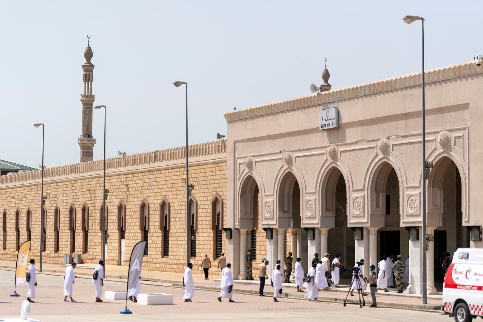بعد تفشي الإصابات بكورونا ووفاة مؤذن في السعودية.. إغلاق 10 مساجد بالمملكة