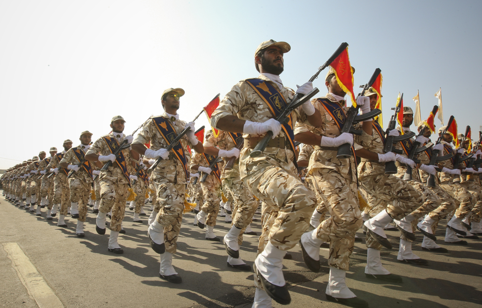 الحرس الثوري الإيراني يبدأ مناورات برية