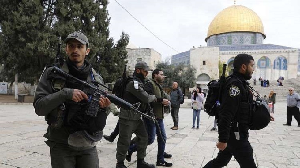 الشرطة الإسرائيلية تعتقل 3 مصلين في الأقصى