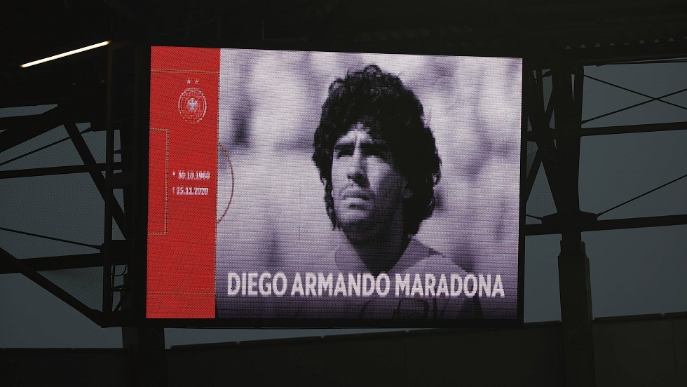 بعد رحيل مارادونا.. عرض سيارة فخمة له للبيع مع أوراقها الأصلية (صور)