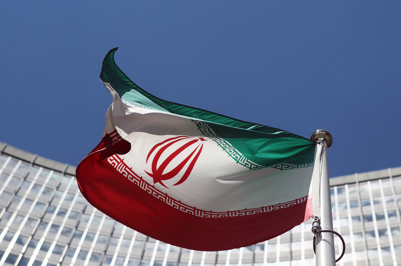 إيران تعلق لأول مرة على اتهامها باستهداف مطار أربيل