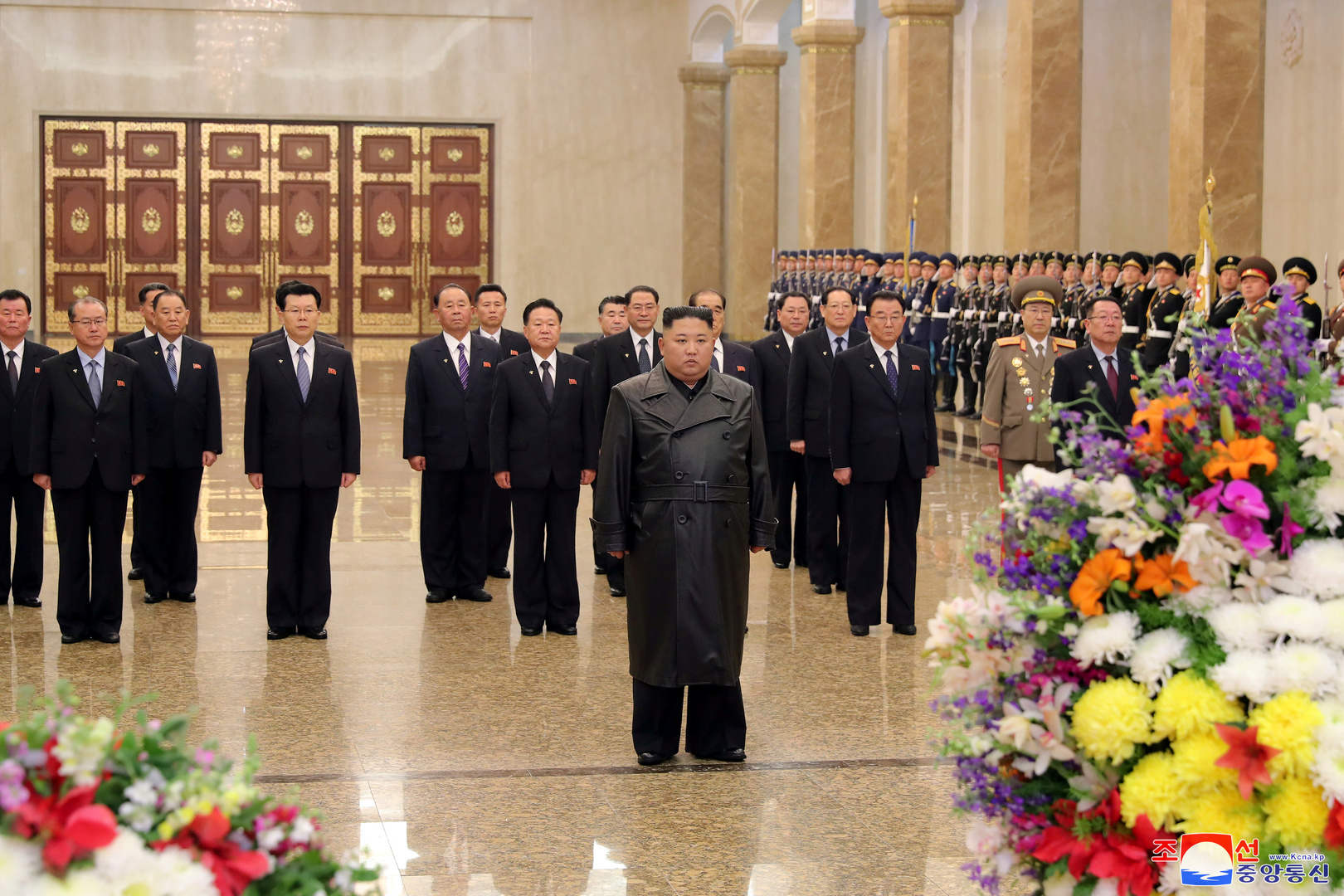 الزعيم الكوري الشمالي يزور ضريح والده في ذكرى ميلاده دون احتفالات ضخمة