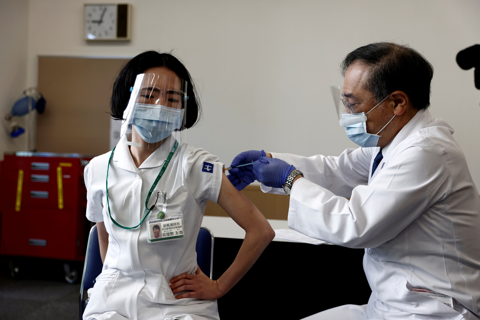 اليابان تبدأ حملة التطعيم ضد كورونا وعينها على الألعاب الأولمبية