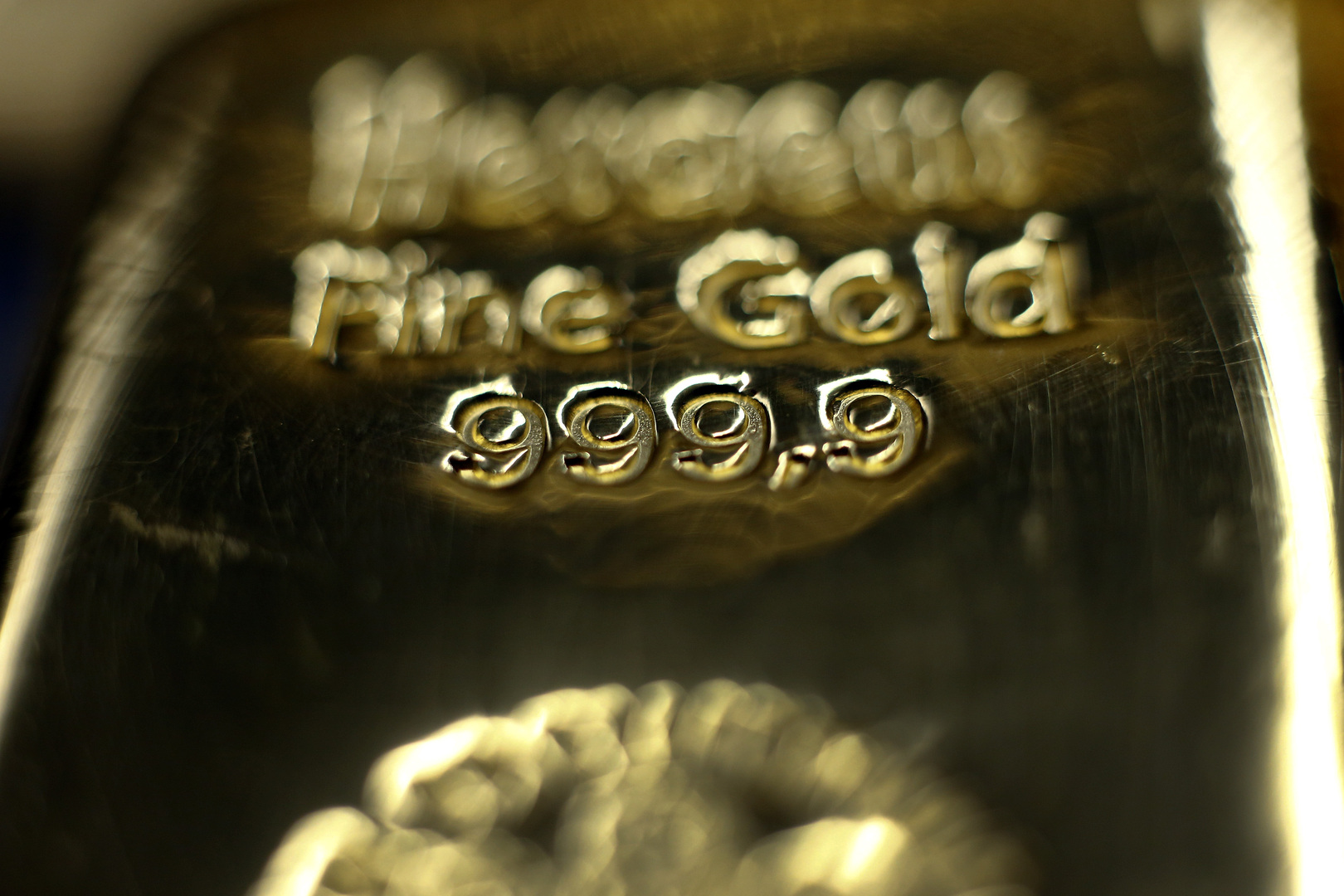 الذهب تحت ضغط صعود الدولار