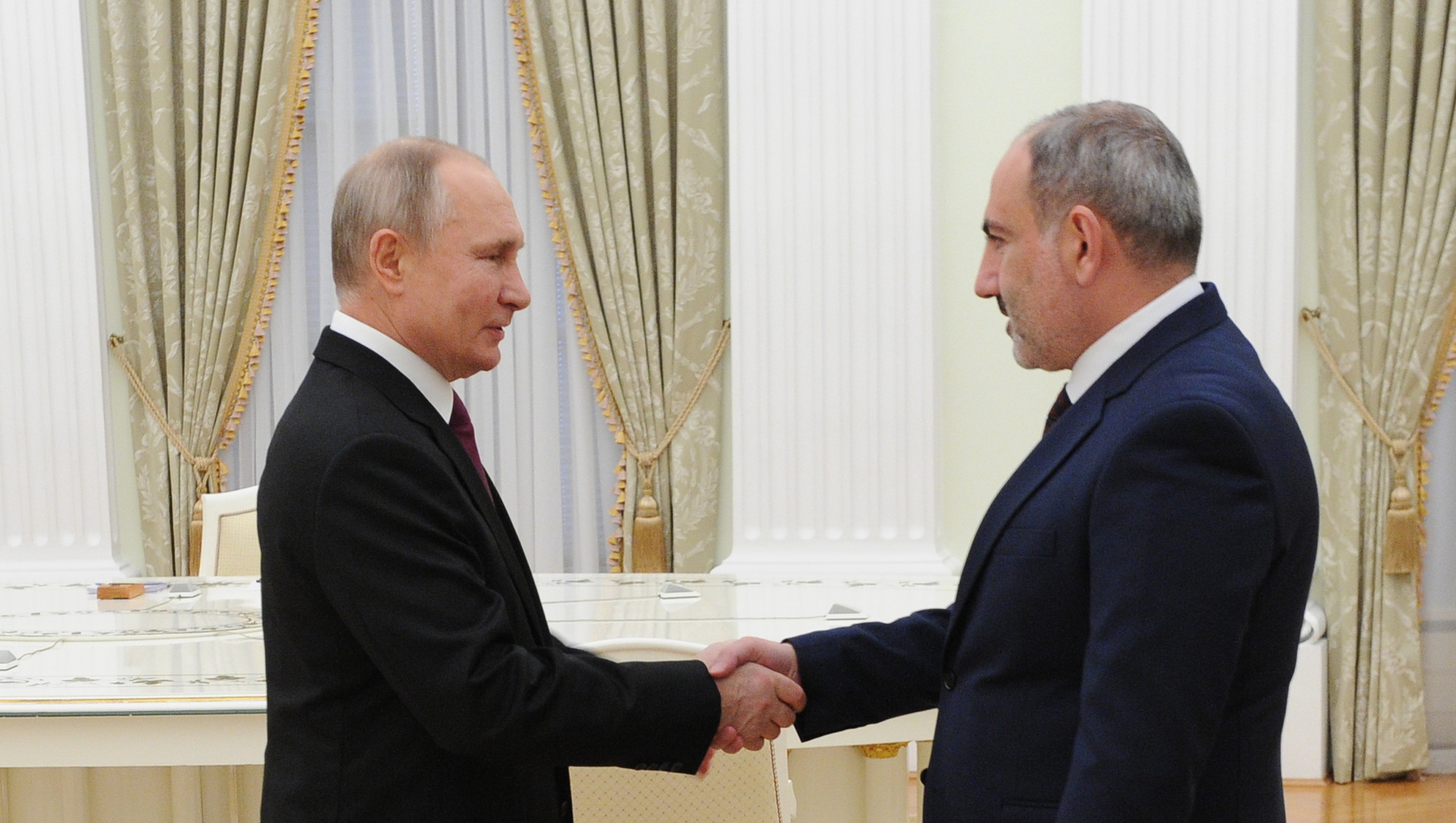 بوتين يجري محادثات مع علييف وباشينيان بشأن قره باغ