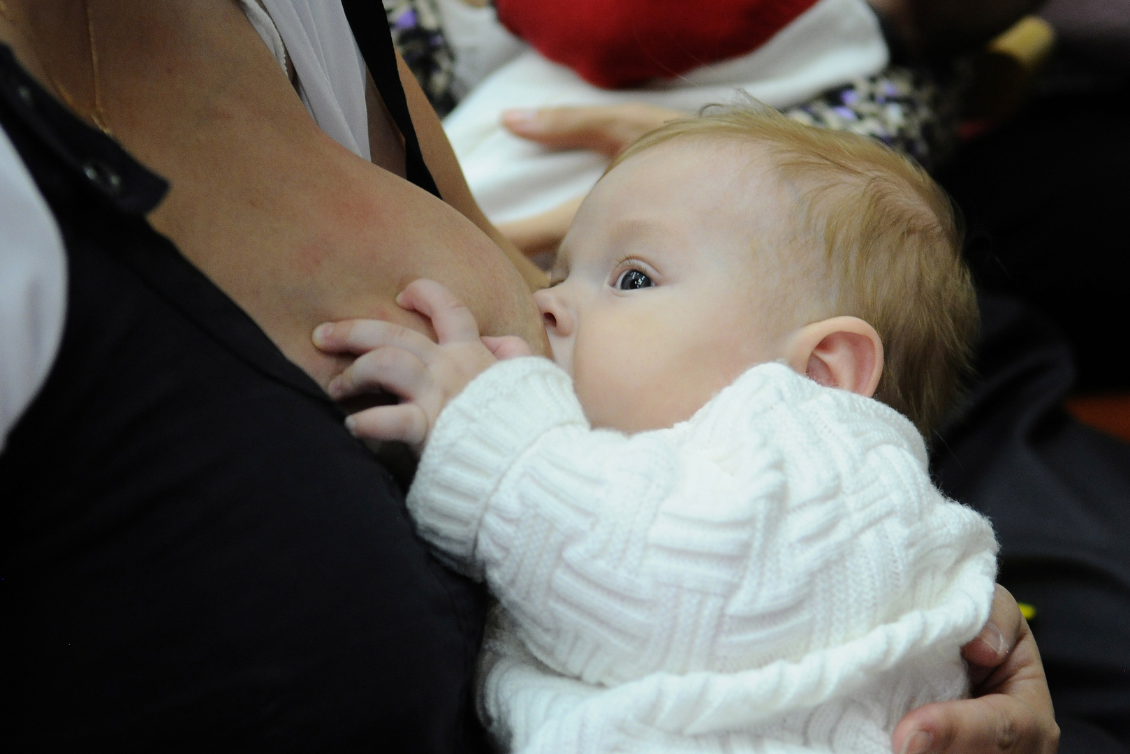 خبراء روس يكشفون فضل حليب الأم في مقاومة الرضع لعدوى كورونا