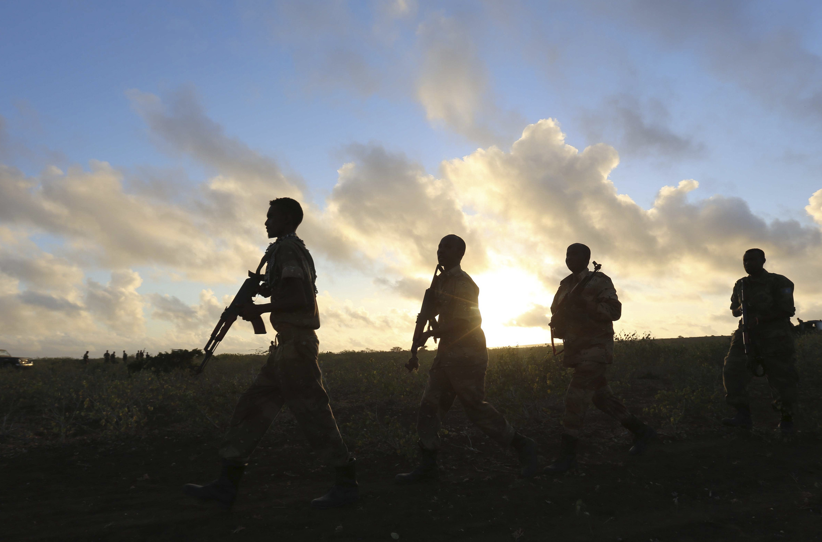 معركة بالأسلحة النارية وسط مقديشو والأمن الصومالي يغلق الشوارع (فيديو)