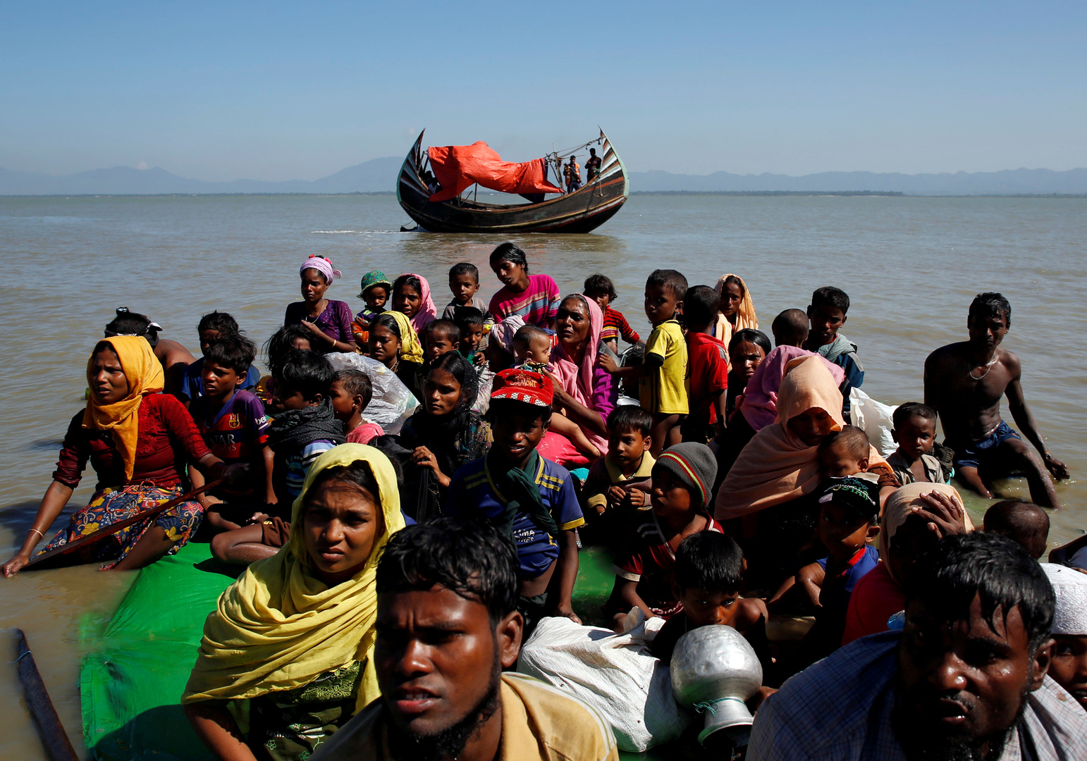 خفر السواحل الهندي ينقذ 81 من اللاجئين الروهينغا على متن قارب