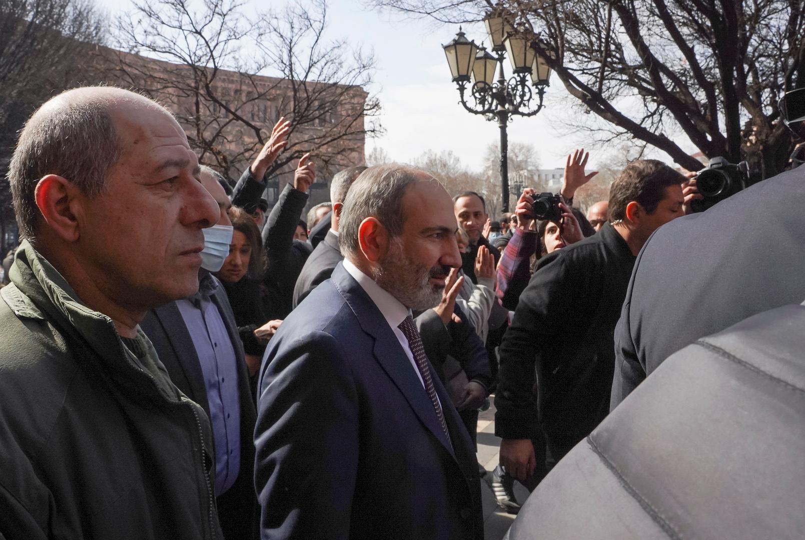 باشينيان: الوضع في أرمينيا لم يخرج عن السيطرة والجيش لا يزال مواليا لي