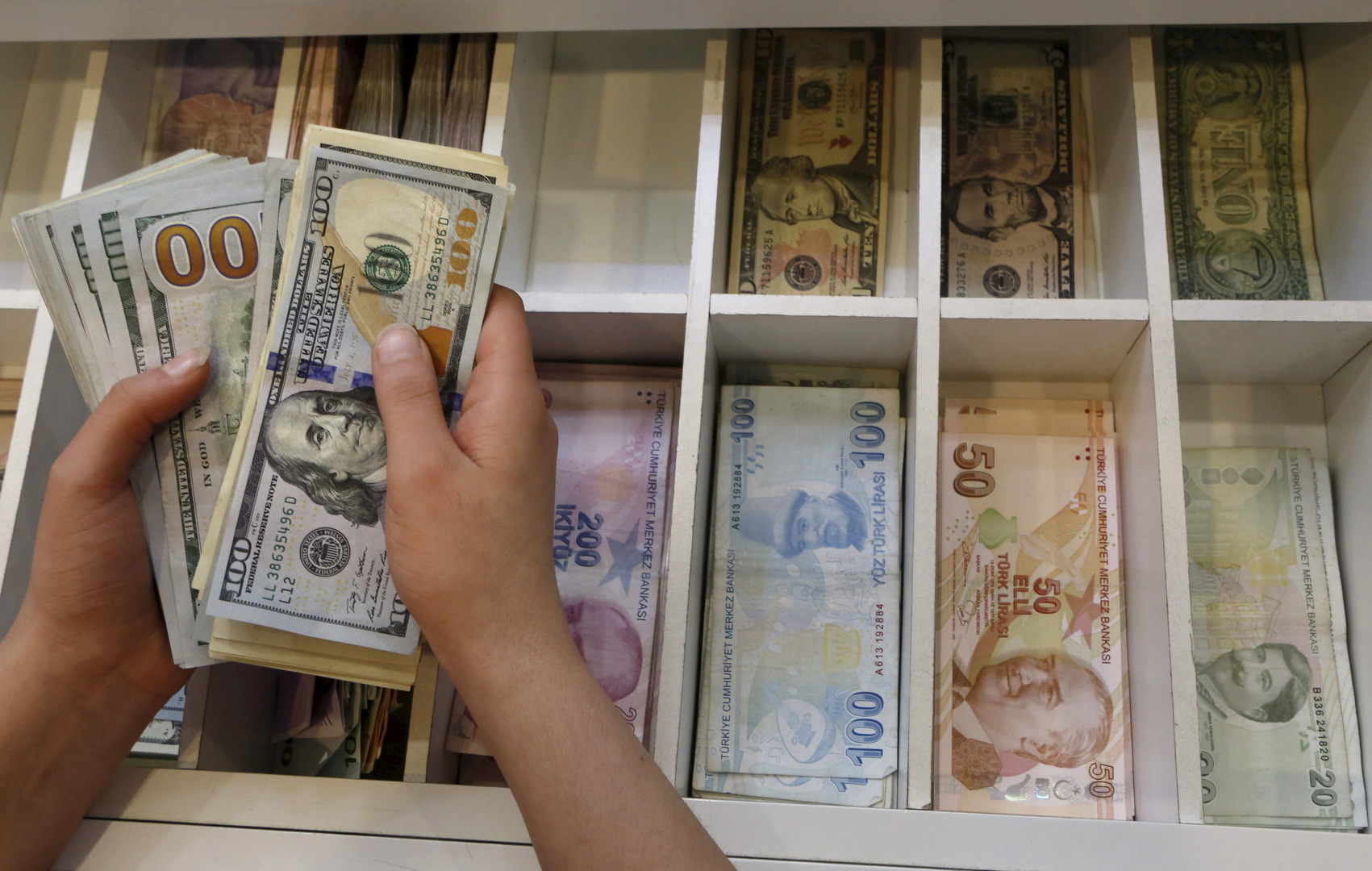 صحيفة تركية تنقل عن المعارضة رواية بشأن فقدان البنك المركزي 128 مليار دولار