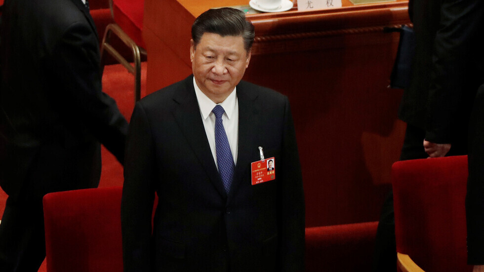 الرئيس الصيني ينحني أمام سيدة ساهمت في تخليص بلاده من الفقر! (فيديو)