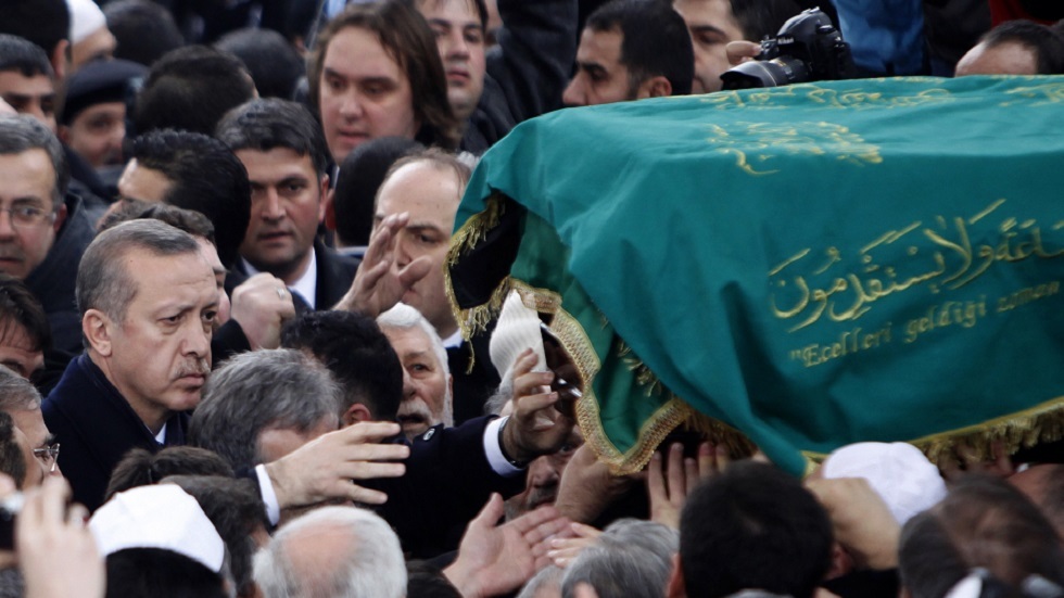أردوغان يستذكر نجم الدين أربكان في الذكرى العاشرة لرحيله