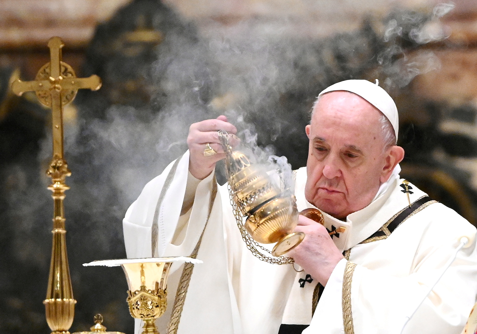 خبراء وبائيون يحذرون من الآثار المترتبة على زيارة البابا المرتقبة للعراق بشأن تفشي كورونا