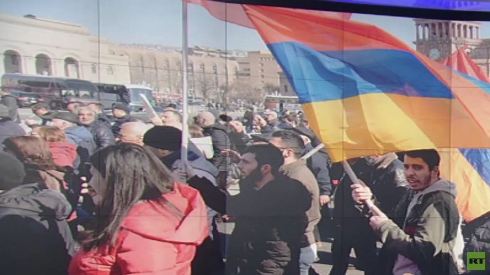 احتدام الأزمة السياسية في أرمينيا