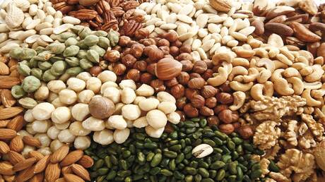 مكسرات مختلفة