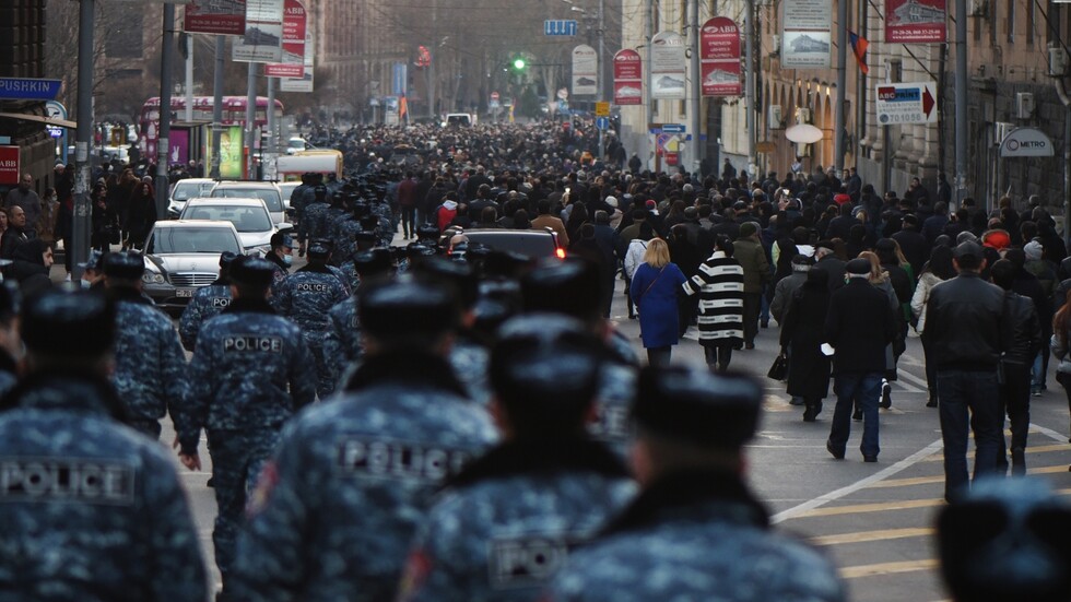 المعارضة الأرمنية تقترح صفقة على باشينيان