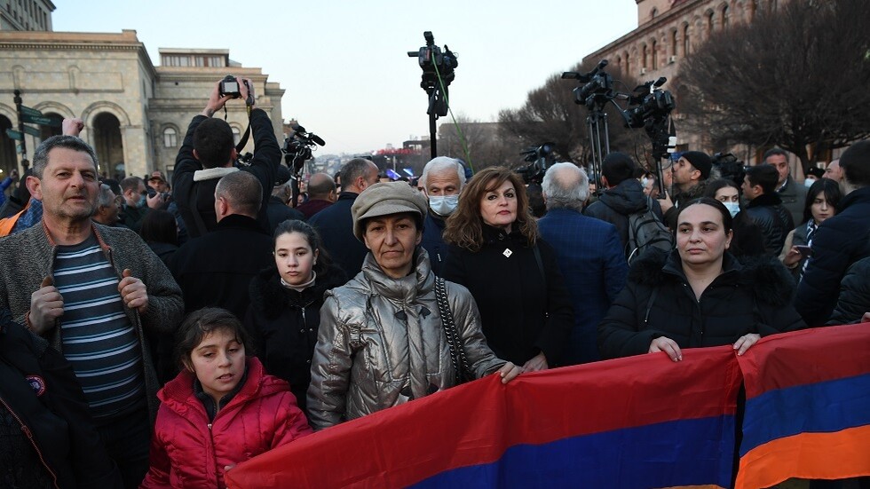 مجلس الأمن في أرمينيا يدعو رئيس الدولة لإقالة رئيس الأركان