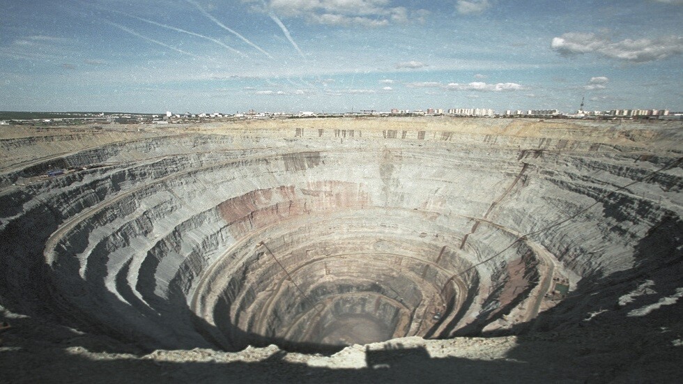 العلماء الروس يدرسون فيروسات مجمّدة عمرها 200 ألف عام