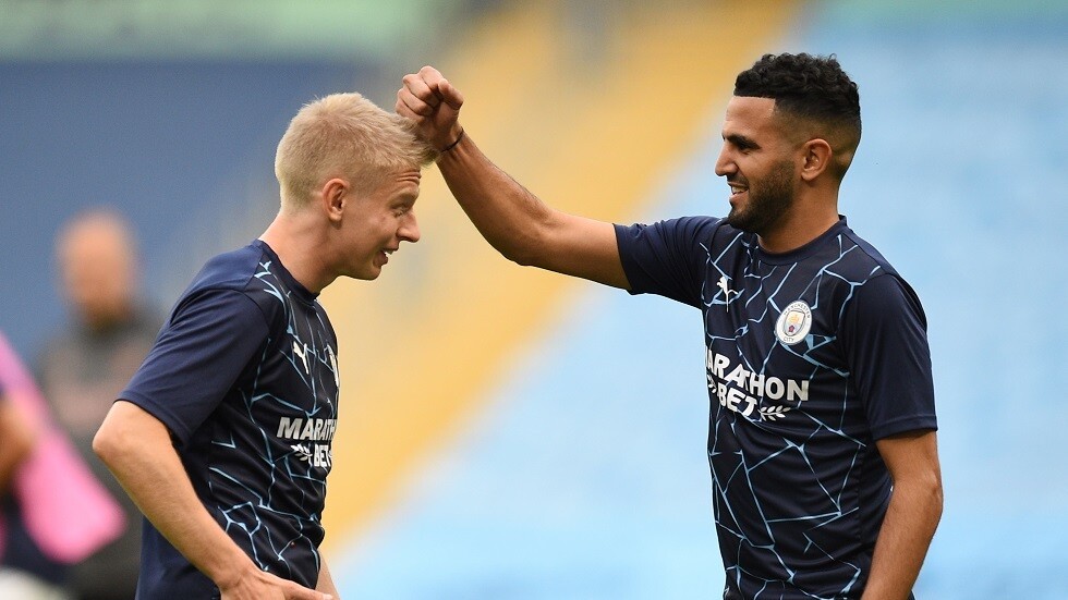 شاهد.. لاعب مانشستر سيتي يستعرض مهاراته بمداعبة الكرة