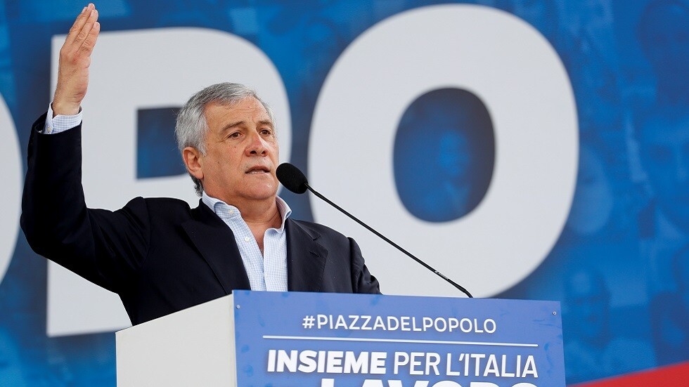 سياسي إيطالي بارز: على الاتحاد الأوروبي التفاوض مع روسيا بشأن لقاح 