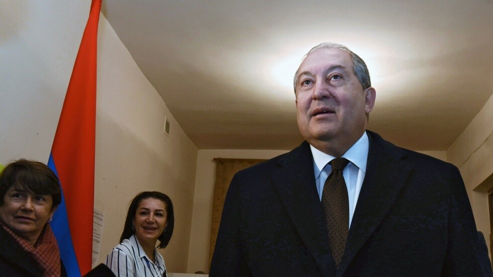 رغم موقف ساركيسيان.. رحيل رئيس الأركان الأرمني يصبح حتميا