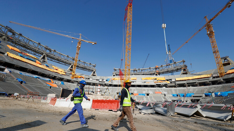 هولندا ترجئ بعثة تجارية لقطر بسبب "مخاوف حول أوضاع العمال المهاجرين"