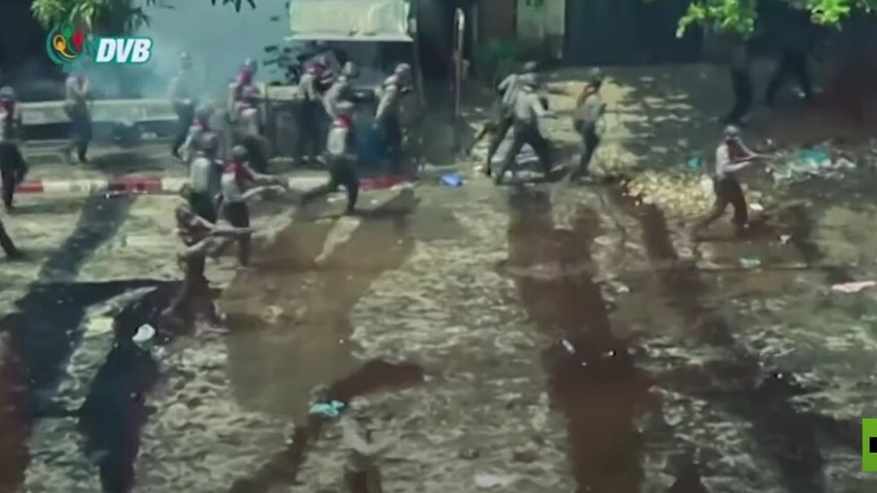 قوات الأمن تطلق الرصاص على المتظاهرين في ميانمار