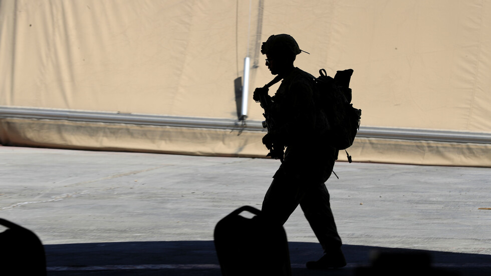 التحالف الدولي يقر بسقوط 10 صواريخ على قاعدة عين الأسد في العراق