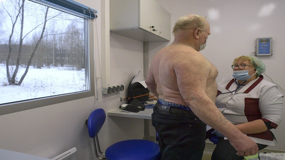 علماء: السمنة تقلل كمية المضادات في جسم الإنسان بعد التطعيم ضد 