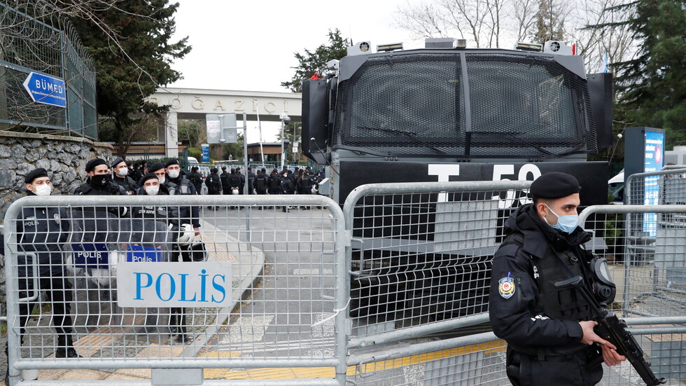 "زمان": النيابة التركية تحقق مع سيدتين فوق الـ70 من العمر بتهمة "دعم الإرهاب"