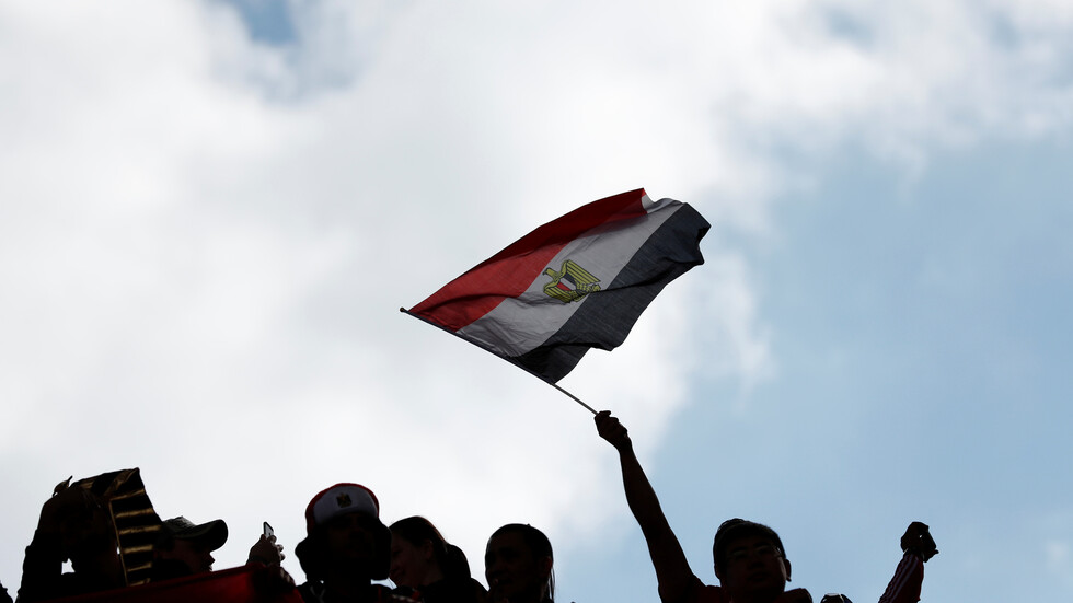 مصر.. الحكومة ترد على أنباء تسريح عدد كبير من العاملين في الدولة
