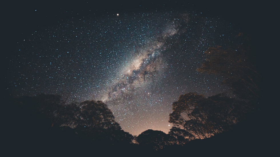 أكبر وأصغر كواكب المجموعة الشمسية يجتمعان في ظاهرة الاقتران فجر الجمعة