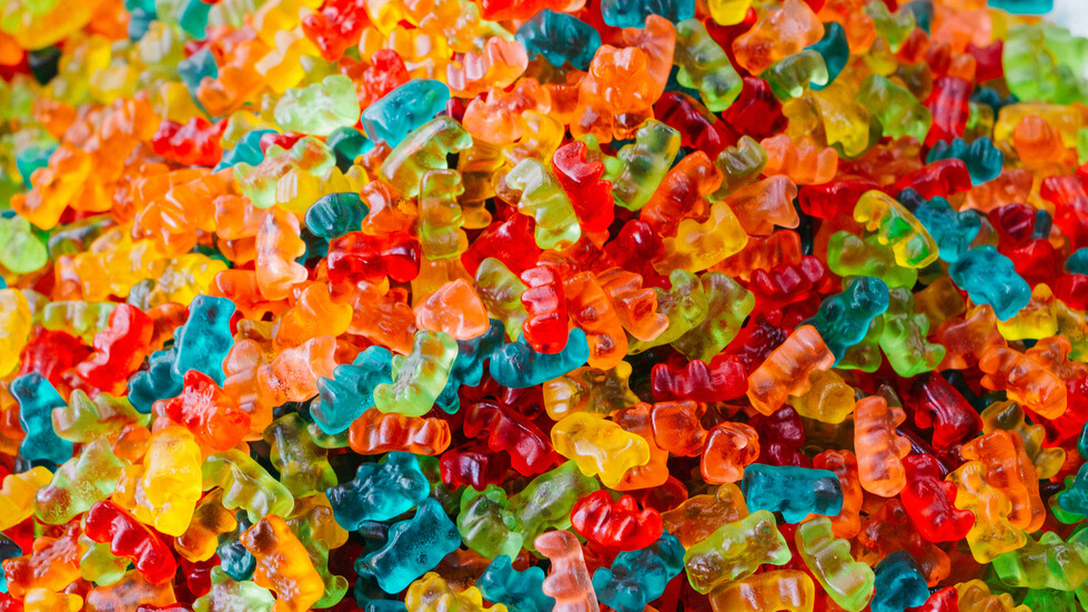 12 نوعا من الأطعمة تضرّ الأسنان وتصبغها وفقا للأطباء