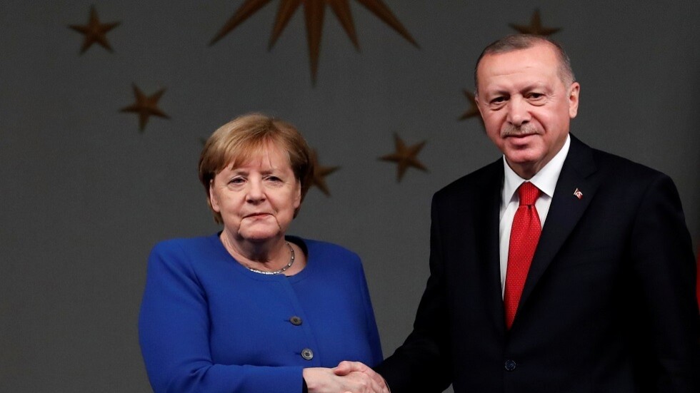 أردوغان يجري اتصالا مرئيا مع ميركل