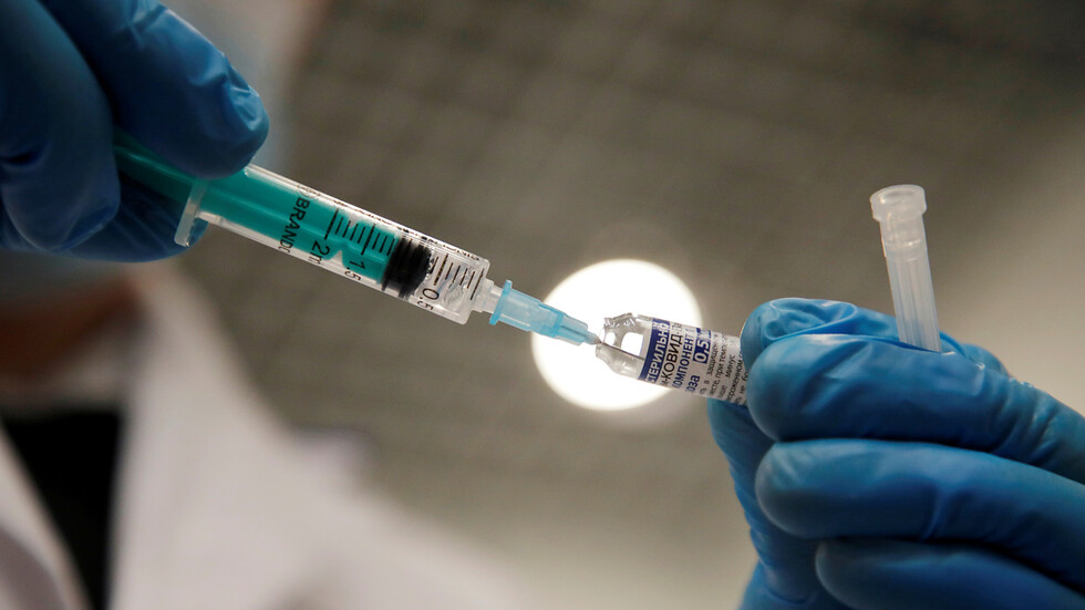 وفد روسي يبحث استخدام لقاح 