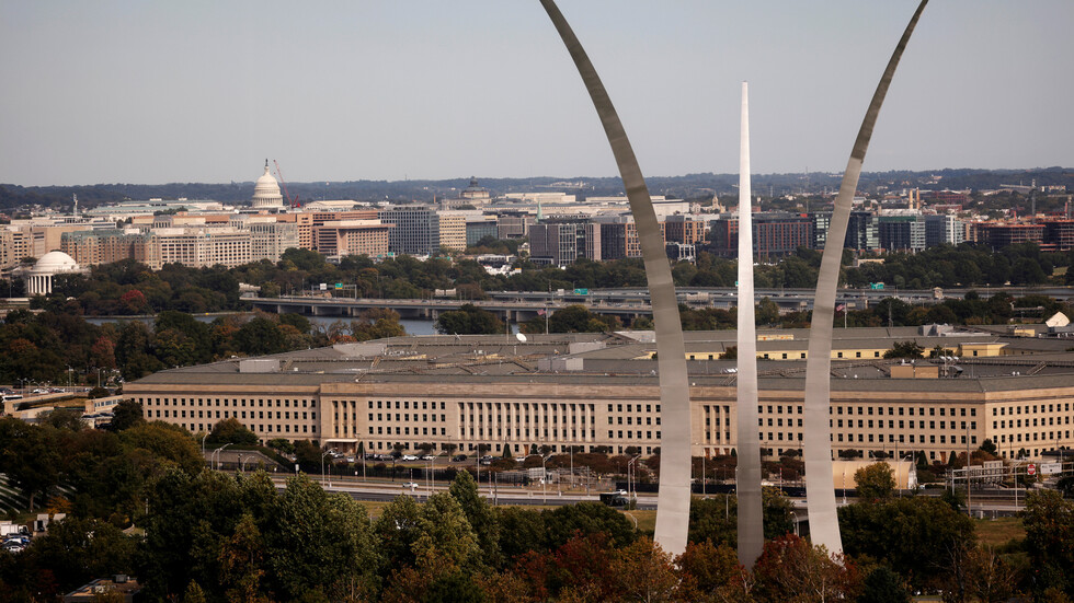 ما وراء تراجع البنتاغون عن عبارة "الميليشيات المدعومة إيرانيا" لصالح "المدعومة شيعيا"؟