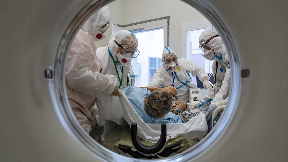 إصابات كورونا اليومية في روسيا تتراجع مجددا إلى 10.5 ألف