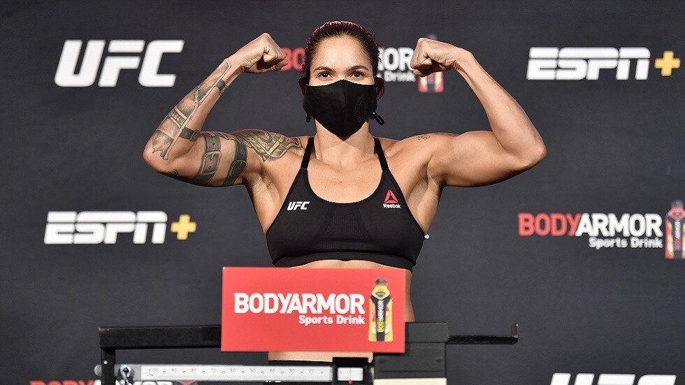 شاهد.. المقاتلة البرازيلية نونيس تنقض على الإنجليزية أندرسون