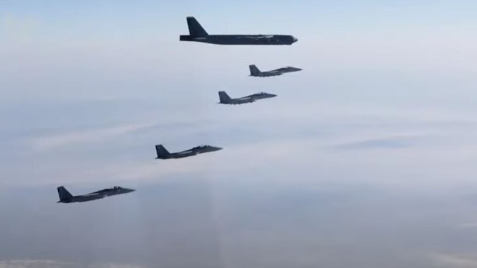 مقاتلات إسرائيلية ترافق قاذفتين أمريكيتين باتجاه الخليج العربي