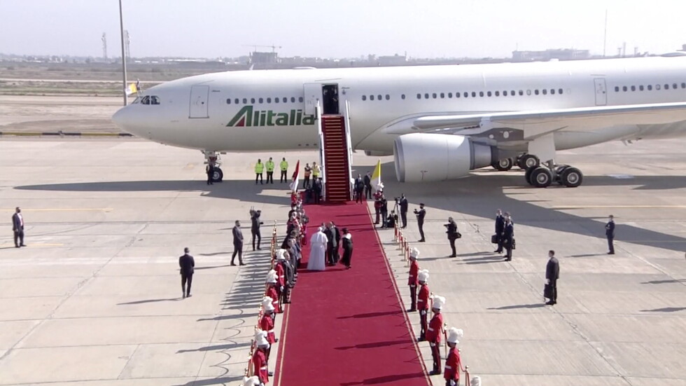 البابا فرنسيس يغادر بغداد بعد زيارة تاريخية للعراق استمرت 3 أيام