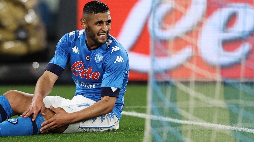 إصابة الجزائري غلام مدافع نابولي بركبته